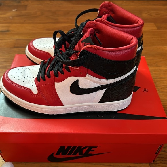 Jordan 1 Retro High Satin Snake Chicago - Picture 3 of 7